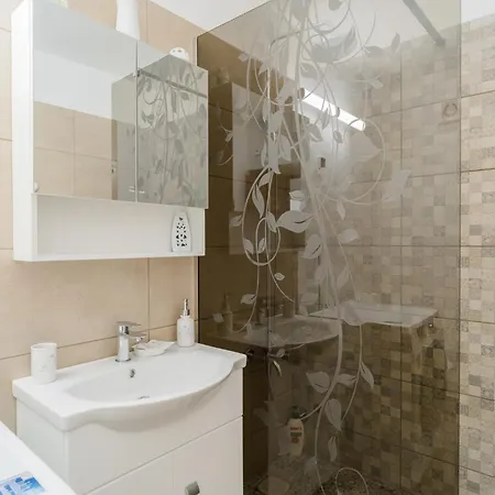 Renovated Gem Plumbuita Park * Bukarest