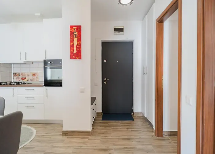 Apartment Renovated Gem Plumbuita Park Bucharest