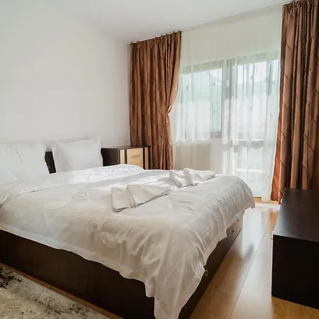 Renovated Gem Plumbuita Park Boekarest