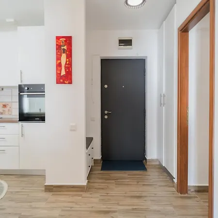 Appartement Renovated Gem Plumbuita Park Boekarest