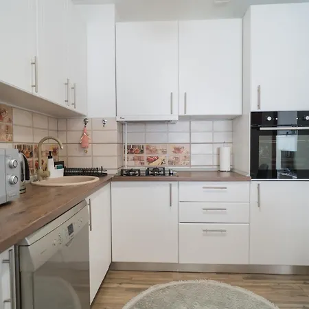 Renovated Gem Plumbuita Park Appartement