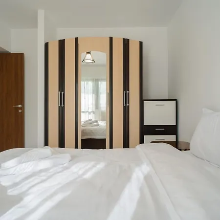 Renovated Gem Plumbuita Park Appartement Boekarest