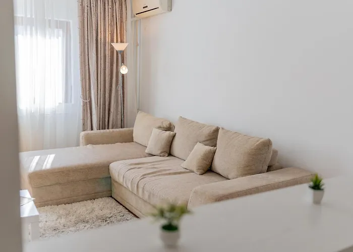 Renovated Gem Plumbuita Park Apartament