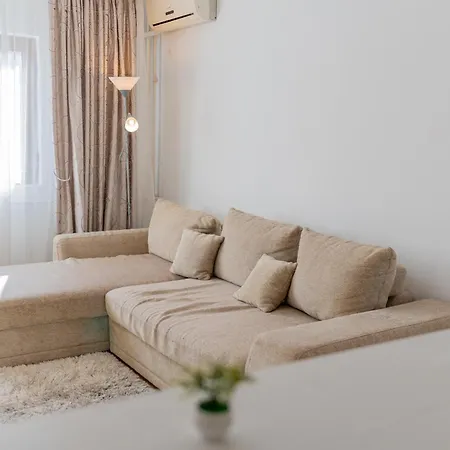 Renovated Gem Plumbuita Park Lejlighed